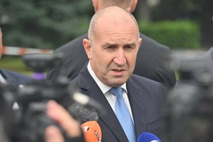 Андреева разкри радев: реанимира образа на доган с лична цел и подхвърля държавата