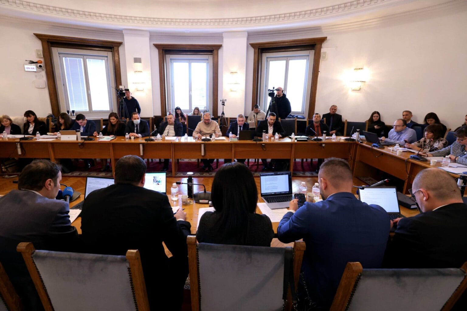 След 13 часа заседание! Големи промени с машините за вота 1 След 13 часа заседание! Големи промени с машините за вота