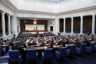 Напрежение в нс: герб иска закриване на антикорупционната комисия, опозицията протестира