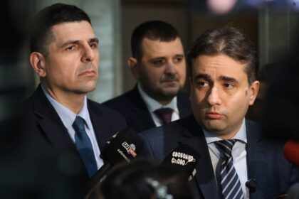 Мирчев и божанов контра на асен василев заради лорер и божанков, нападат радев