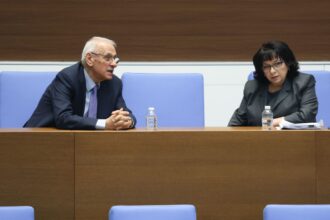 Големи рокади в парламента! 12 министри се връщат като депутати, за един от най-важните обаче няма място