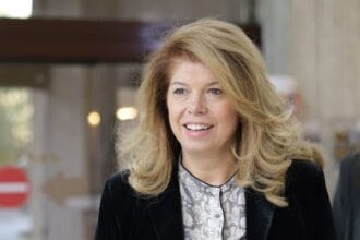 Йотова пред изпитание - да удовлетвори натиска на радев и на ппдб за гюров или да търси друг премиер