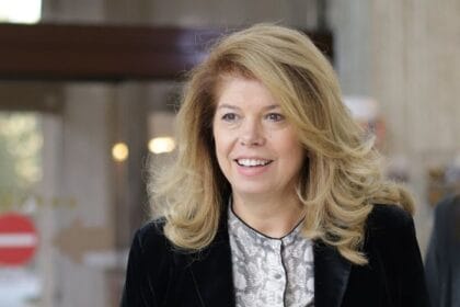 Йотова пред изпитание - да удовлетвори натиска на радев и на ппдб за гюров или да търси друг премиер