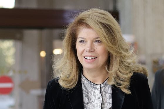 Йотова пред изпитание - да удовлетвори натиска на радев и на ппдб за гюров или да търси друг премиер