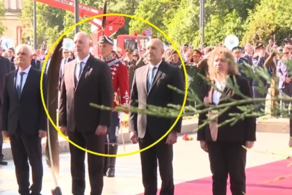 Рамо до рамо: президентът радев и желязков в строя – кой застана до тях? (снимки)