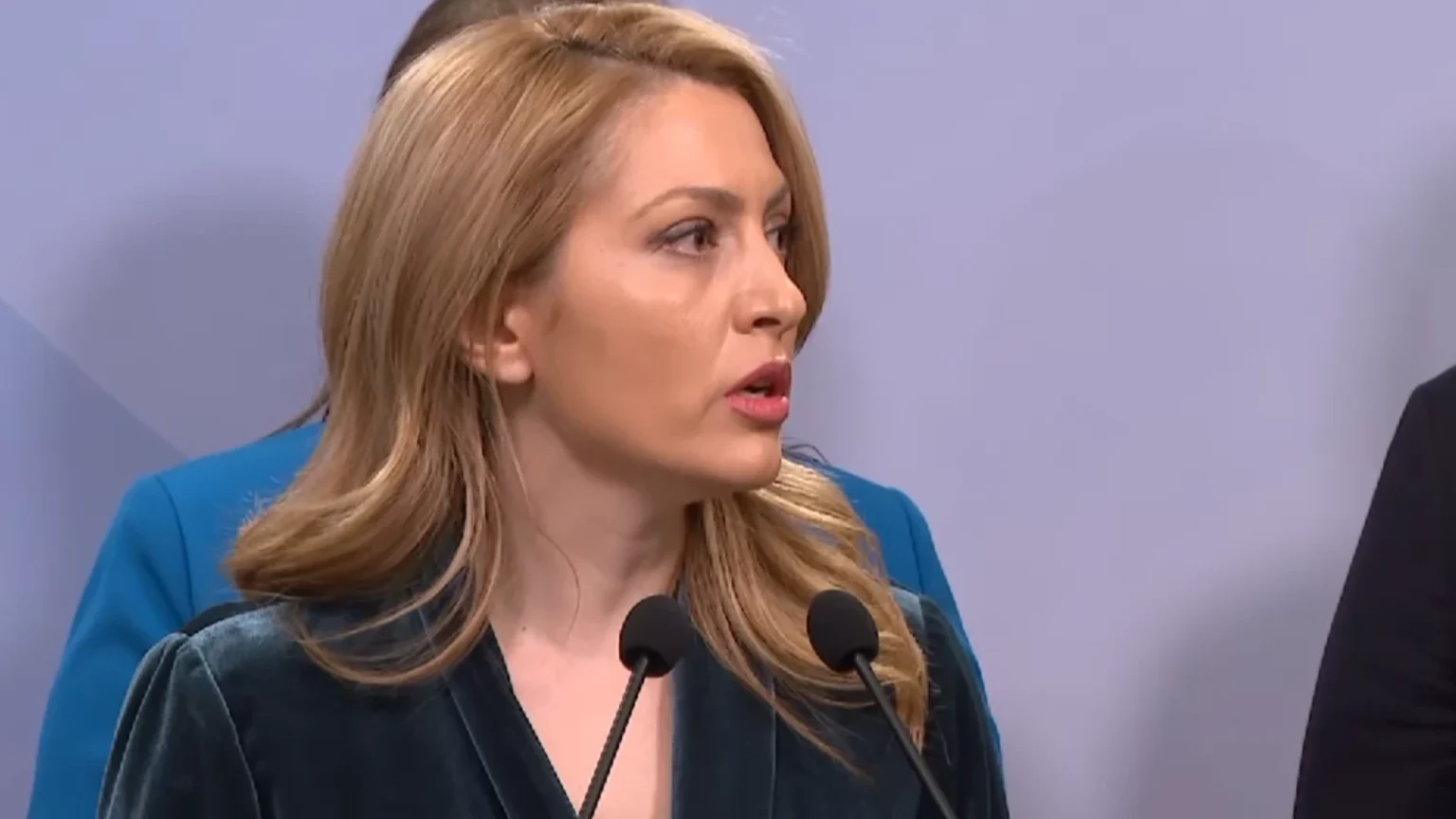 Рая назарян разкри кой подтиква хората на доган срещу правителството