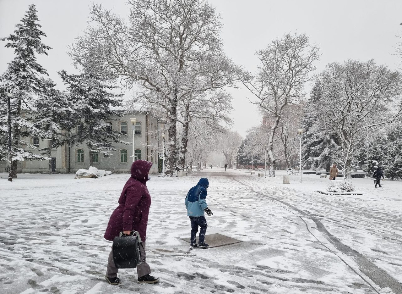 Meteo balkans: очаква се силно застудяване и до 40 см сняг в югозападна българия