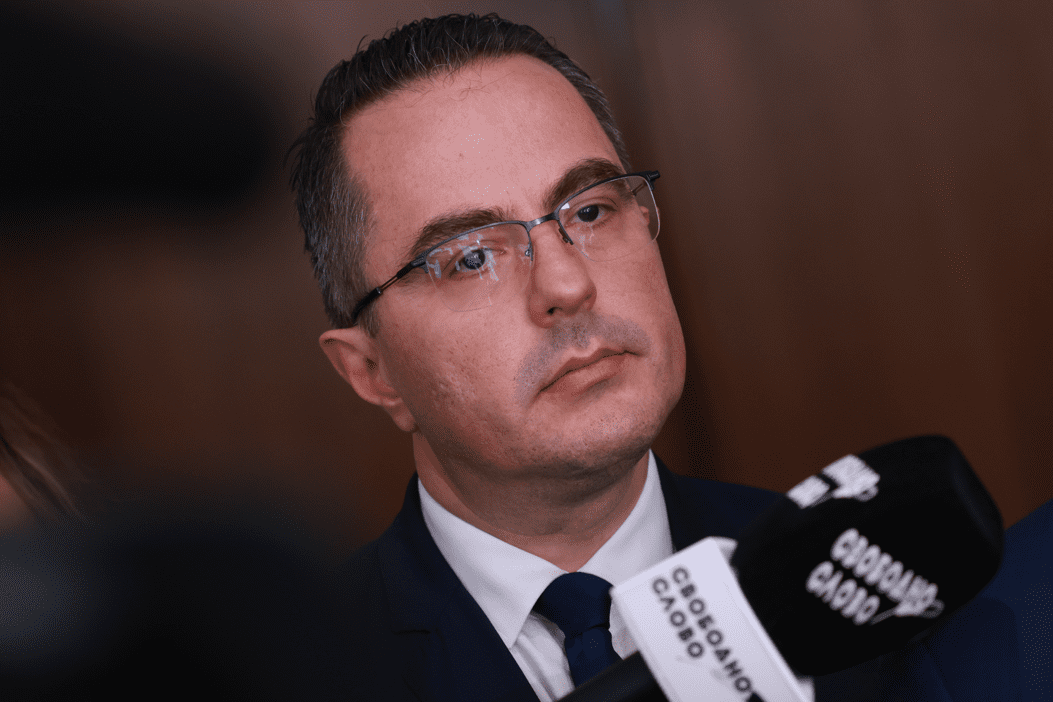 „възраждане“ в немилост: ганев се оплака – всички са срещу нас! Четирима обвинени заради… яйца