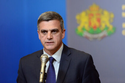 Бивш премиер на радев каза ще се яви ли с него на вота