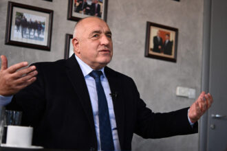 „осакатена конституция“: от герб с тежки думи за радев и служебната власт