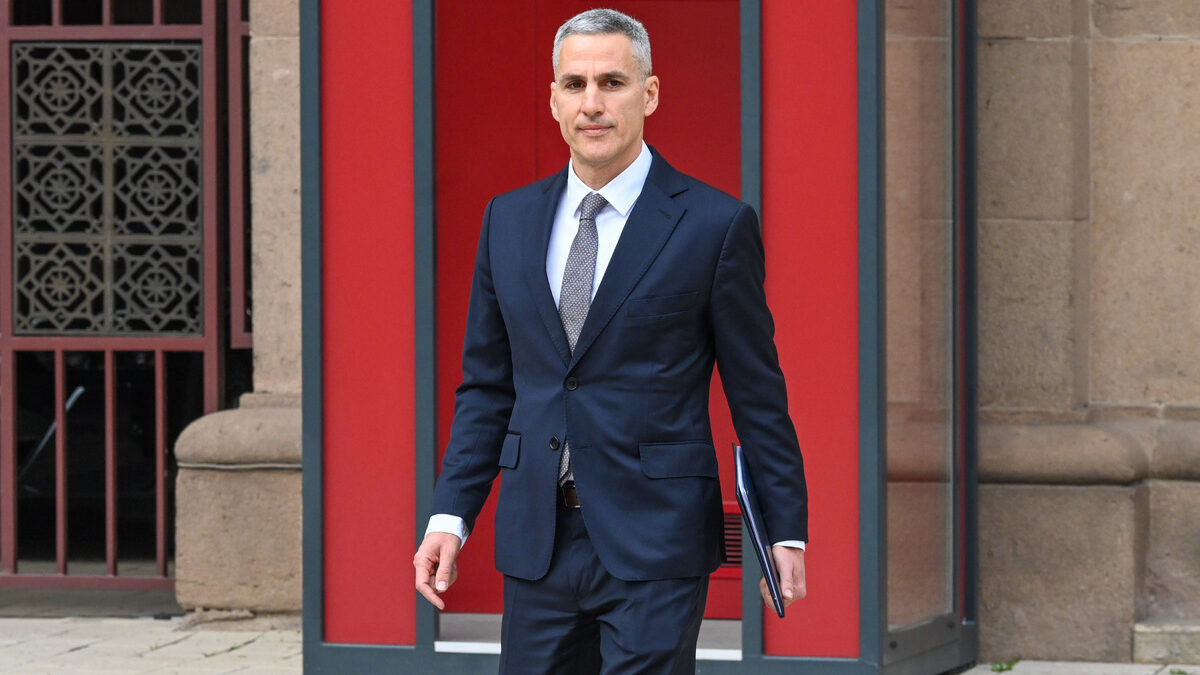 Кабинетът на андрей гюров готви огромни рокади по върховете на властта